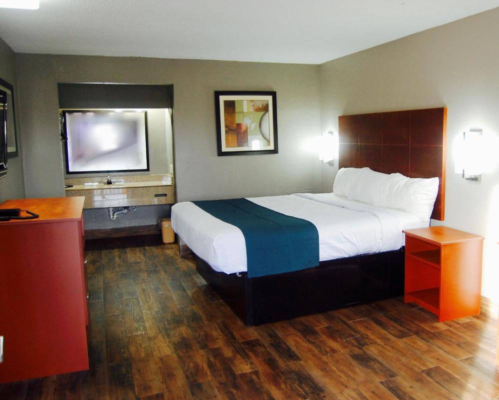 King Room - Disability Access - Smoking interior